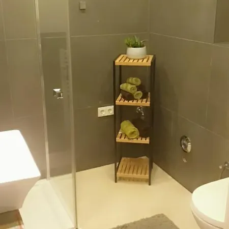 Mit Schoener, Moderner Einrichtung