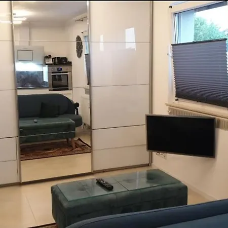 Apartment Mit Schoener, Moderner Einrichtung *