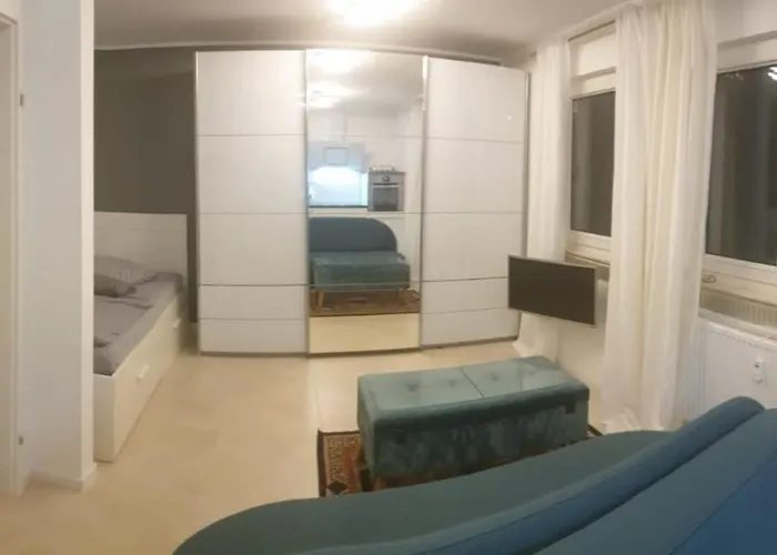 Mit Schoener, Moderner Einrichtung * קלן