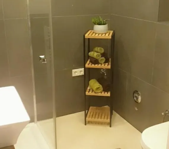 Mit Schoener, Moderner Einrichtung