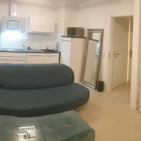 Apartment Mit Schöner, Moderner Einrichtung *